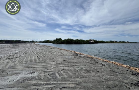 PL0103-  Exceptional  1 acre Lagoon-Front Lot for Sale